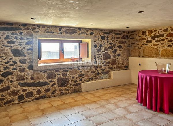 Foto 9c3cd88b-fb37-476b-9139-b72ba93064d1. Casa amb aparcament a Rosal (O)