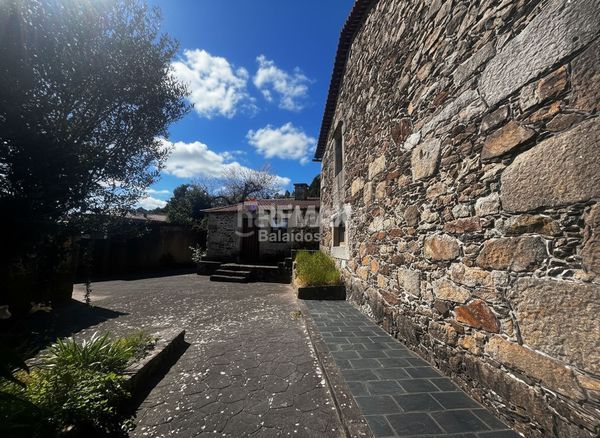 Foto b6eb4d50-7c1c-44f2-98e9-2c32ab9f8b73. Casa amb aparcament a Rosal (O)