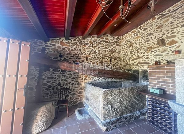 Foto c075f00f-ddc9-4899-806c-11ae4c02a350. Casa amb aparcament a Rosal (O)