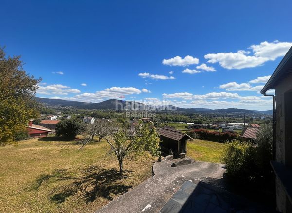 Foto cf15f554-fff1-451a-b2b2-c06035dab700. Casa amb aparcament a Rosal (O)