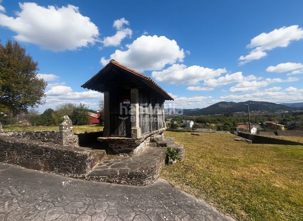 Foto ed094965-1b21-46a5-8758-5086bcece60b. Casa amb aparcament a Rosal (O)