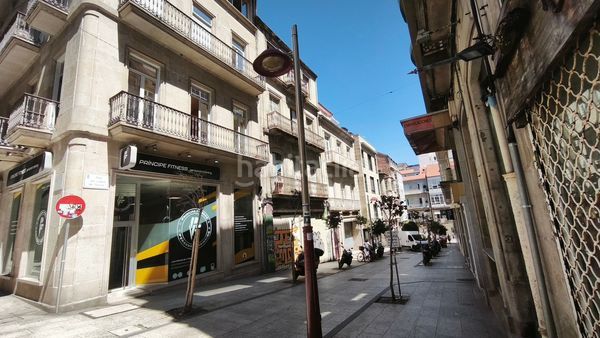 Foto e525bfca-7712-429b-9094-75948289742c. Pis amb calefacció a Centro - Areal Vigo