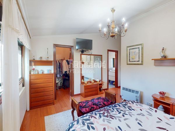 Foto abc10e64-48c6-4d59-8b94-3c8b20e913d5. Casa amb calefacció aparcament a Sardoma - Castrelos Vigo