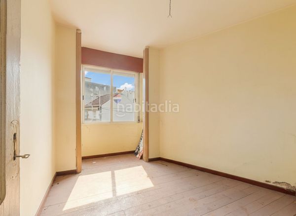 Foto 6eb0ce2d-3260-4108-bdc2-c897faa6e700. Edifici a Porriño (O)