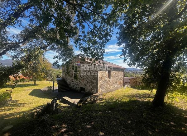 Foto f6b457b1-1169-4c64-a2b8-8e46d59da8bd. Casa amb aparcament a Rosal (O)
