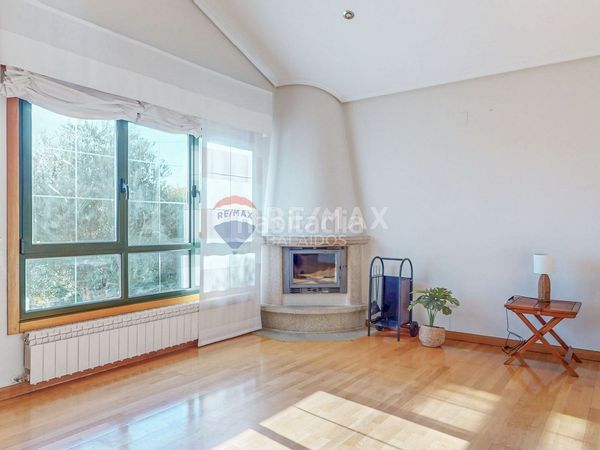 Foto 56af9927-9c10-4f5a-8e28-af91a8b5e8da. Casa amb calefacció aparcament piscina a Tui