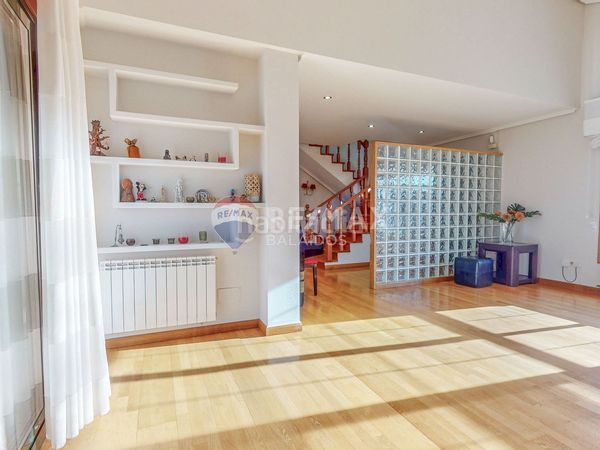 Foto d6aab443-e659-4e7d-a885-84c42fc25128. Casa amb calefacció aparcament piscina a Tui