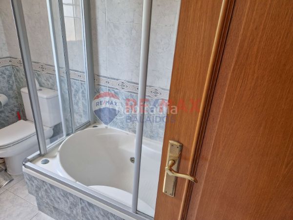 Foto f7b514cb-75a6-4b95-abd9-7305bd221136. Casa amb calefacció a Moaña