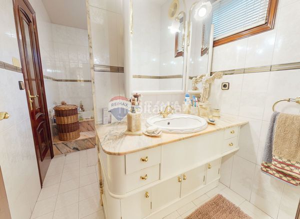 Foto a9de3ca7-8135-453e-add1-222eeac39ca5. Casa amb calefacció aparcament a Valadares - Beade Vigo
