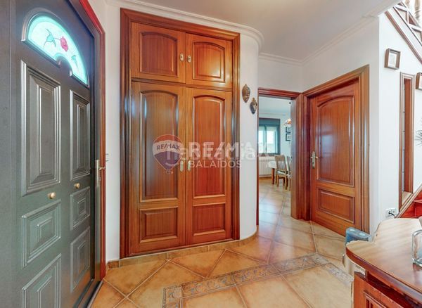Foto 7d0a9f7e-9f12-4ab2-8a86-c627e8dc7ce5. Casa amb calefacció aparcament a Sardoma - Castrelos Vigo
