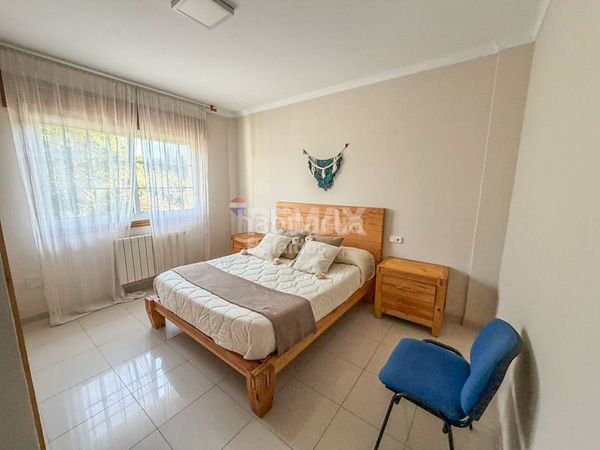 Foto d1700660-d2bd-4651-8dab-4b2de3b5090a. Casa aparellada amb aparcament a Guarda (A)