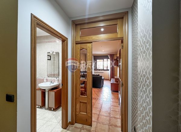 Foto a11d4660-7738-429b-9be8-d375c4b99866. Casa aparellada amb calefacció a Guarda (A)