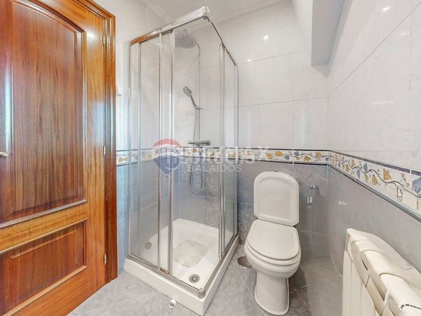 Foto e8b8074f-64a2-44a6-bc52-b3666df8fa06. Casa amb calefacció aparcament a Sardoma - Castrelos Vigo