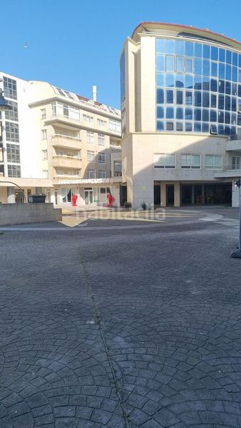 Foto 400516a8-7b6e-421b-b275-d145552aea88. Aparcament cotxe a Navia Vigo