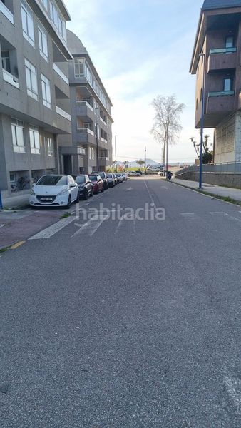Foto fa70e86e-34f7-48bd-a803-3edd3846b8d9. Aparcament cotxe a Navia Vigo