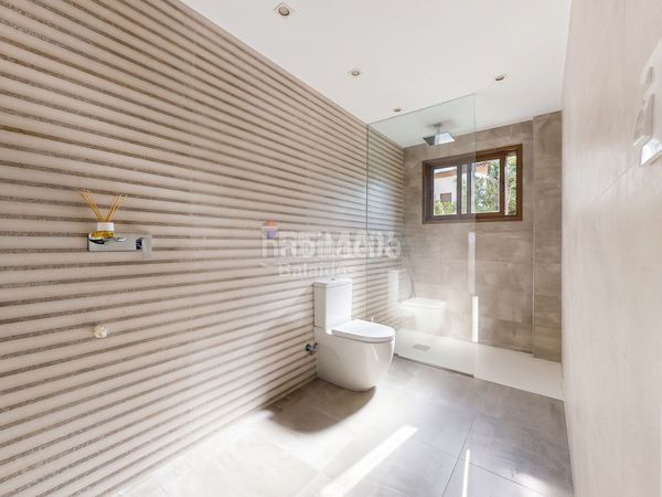 Foto 7f7519a4-4094-4071-929d-ea026916c437. Casa amb calefacció aparcament piscina a Sardoma - Castrelos Vigo