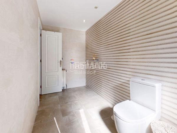 Foto eac233dd-7de1-452e-9265-4090828f8012. Casa amb calefacció aparcament piscina a Sardoma - Castrelos Vigo