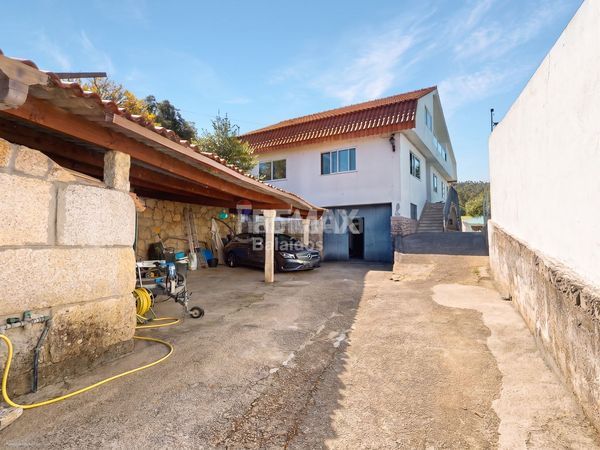 Foto 4887f997-9d2c-4f2e-bba4-bb82f6794191. Casa amb calefacció aparcament piscina a Sardoma - Castrelos Vigo