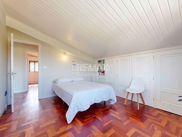 Foto a115f319-f5ab-41c2-9698-06cc93844ea5. Casa amb calefacció aparcament piscina a Sardoma - Castrelos Vigo
