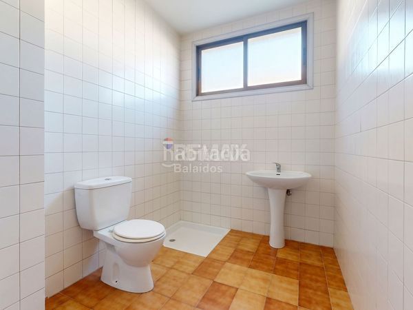 Foto c987605d-a442-4e3e-a8b9-858a0b1f53e1. Casa amb calefacció aparcament piscina a Sardoma - Castrelos Vigo