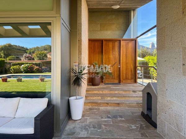 Foto 72f1c839-0de3-4673-89c8-b990db3b99a7. Casa amb calefacció aparcament piscina a Coruxo - Oia - Saiáns Vigo