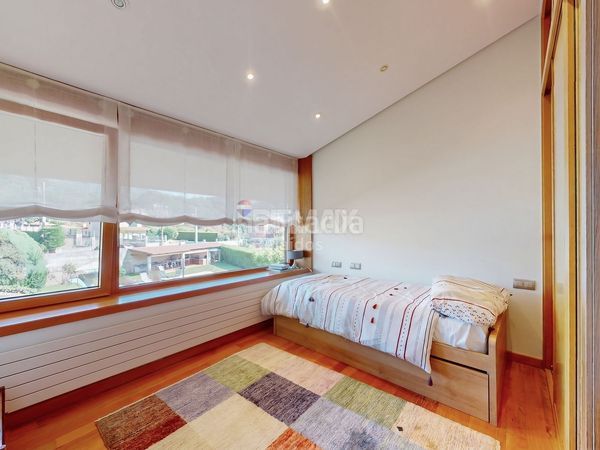 Foto c4f45ac6-5c8a-45cb-90c6-49b43a2887fa. Casa amb calefacció aparcament piscina a Coruxo - Oia - Saiáns Vigo