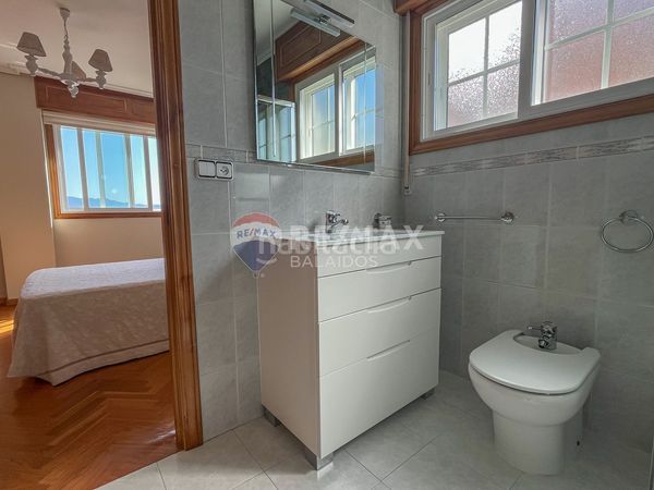 Foto 32440ca4-f4db-4659-b8a2-533e2a44c97c. Casa amb calefacció aparcament piscina a Baiona