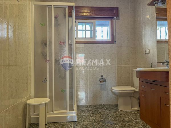 Foto 61b6aa4c-48ff-401c-a3f2-4367a66c95b8. Casa amb calefacció aparcament piscina a Baiona