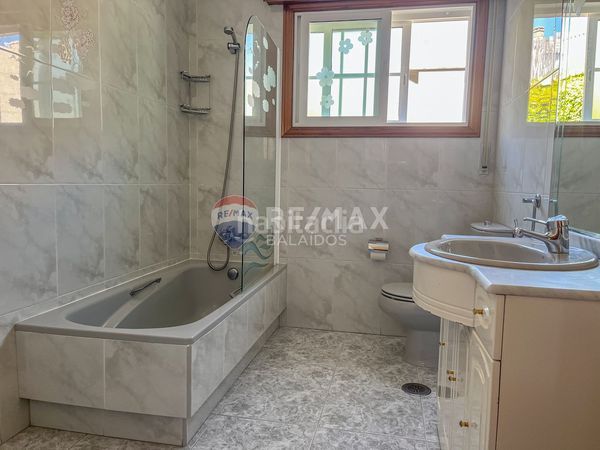 Foto 68d6c0fd-a1b8-4624-a019-c15a12e145de. Casa amb calefacció aparcament piscina a Baiona