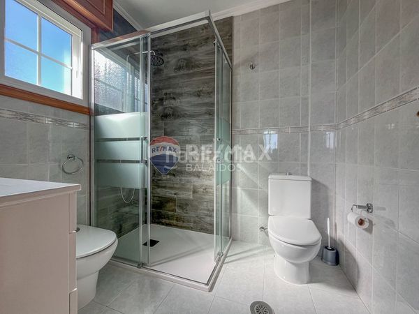 Foto d383dadf-8346-4258-83d4-f62b1954d9b4. Casa amb calefacció aparcament piscina a Baiona