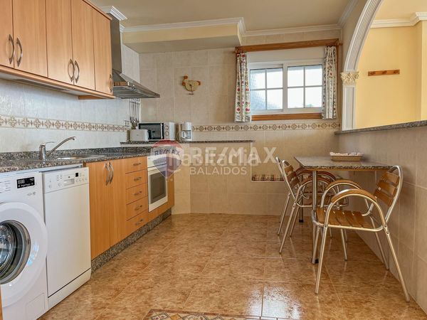 Foto f35a6940-b50e-4300-8cc7-5139c6d02474. Casa amb calefacció aparcament piscina a Baiona