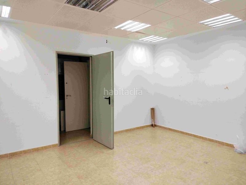 Foto d884040a-0129-4454-969c-6a27770f0fb9. Lloguer local comercial a isaac peral 1 a Centro Huelva