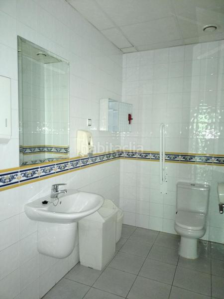 Foto 0d1566e9-82d5-4029-8d38-e7e846352d7d. Lloguer local comercial a Isla Chica Huelva