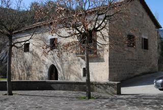 Casa  Calle san vicente. Casa de piedra en el pirineo navarro, en izal valle de salazar