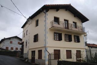 Masia a Beheko karrika 15. Casa independiente más local, huerta y jardín en arantza