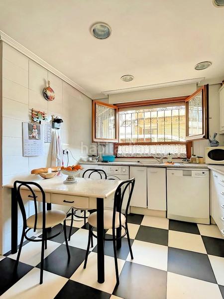 Foto c9aa635f-f013-4b9b-a98c-8c86a3c3fe61. Casa adossada amb calefacció a Centro Valdemoro