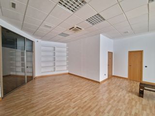 Lloguer Local Comercial a Hispanoamérica-Comunidades. Local ideal  en alquiler para oficina  acondicionado  en zona co