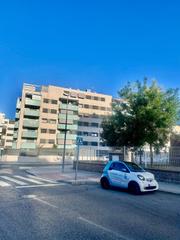 Etagenwohnung in Estación. Piso seminuevo zona de la estación con dos plazas de garaje y tr