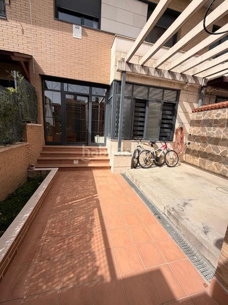 Foto 0d559d85-0d4d-46a8-8c8e-dfc2128e80ed. Casa adossada amb calefacció aparcament piscina a Valdemoro