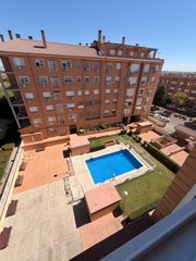 Appartement à Hospital. Oportunidad piso de 4 habitaciones y 2 baños en urbanización con