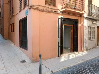 Lloguer Local Comercial a Carrer hostals 12. Local comercial bien situado a muy buen precio