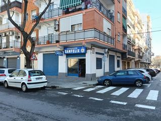 Locale commerciale in Xàtiva. Local de grandes dimensiones con gran almacén por cambio de empl