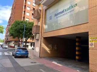 Affitto Posto auto  Carrer de la reina 48. Plaza de garaje amplia y cerrada