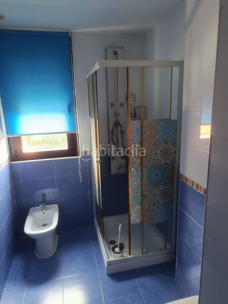 Foto ce292e7c-3b44-4eb1-b35f-bc0f15ff068d. Casa adossada a carretera 46 a Porto do Son