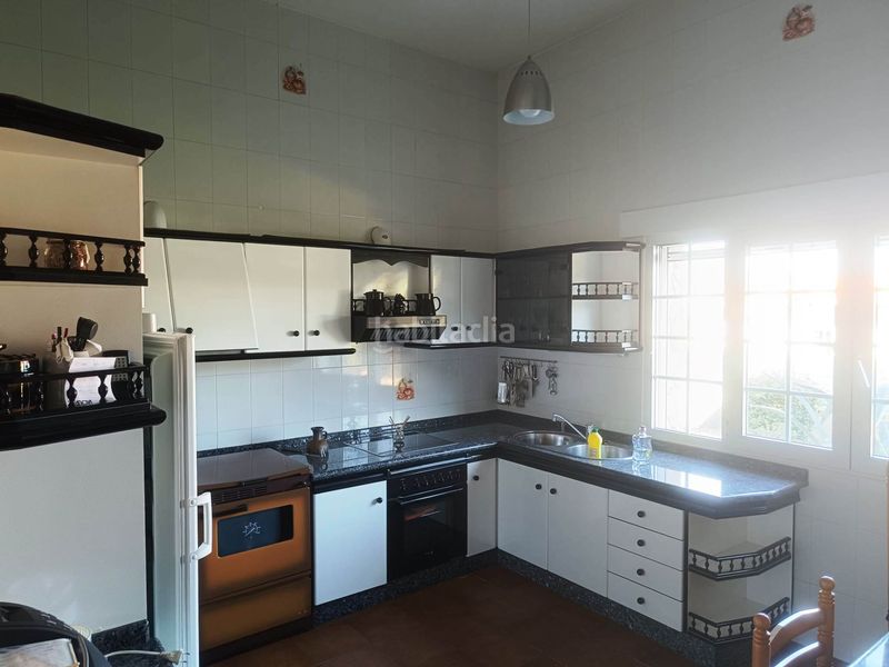 Foto f7fbb435-b708-4b78-9350-3cf1ba2255dd. Casa amb calefacció aparcament piscina a Outes