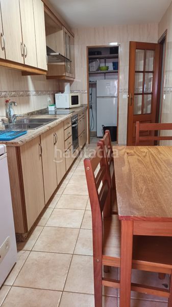 Foto bf6966ce-a55a-4084-a67a-737fc2c4928d. Pis a rúa ourense 4 a Noia