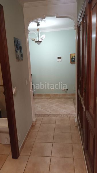 Foto c692aa25-f983-43cf-bcdd-dd09fb2949c1. Pis a rúa ourense 4 a Noia