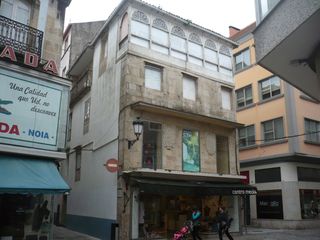 Casa  Rúa montero ríos 11. Venta edificio en noia