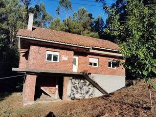 Maison  N/a. Casa en san ourente- outes- la coruña