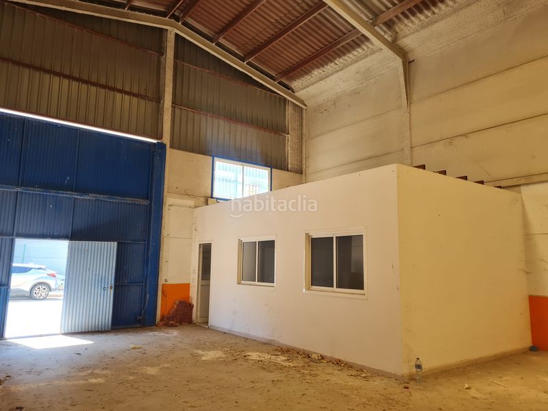 Foto 4a4218b2-0130-49a6-b800-6d6abfabfcbe. Nau industrial a calle encofradores 8 a Guillena pueblo Guillena